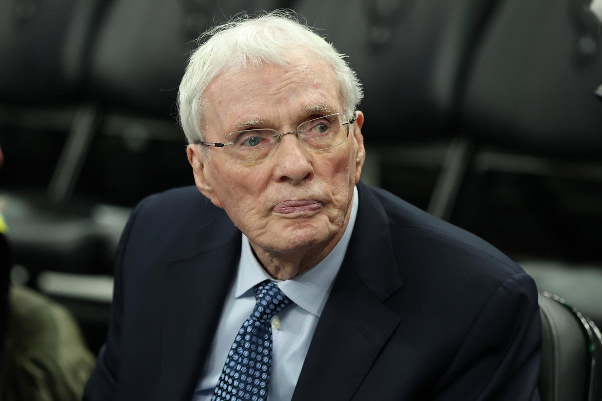 Basketball Hall of Famer Hubie Brown calls his last NBA game at 91 years old Basketball Hall of Famer Hubie Brown calls his last NBA game at 91 years old