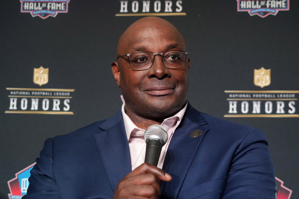 Watch Shannon Sharpe surprise brother Sterling Sharpe with Pro Football Hall of Fame news Watch Shannon Sharpe surprise brother Sterling Sharpe with Pro Football Hall of Fame news