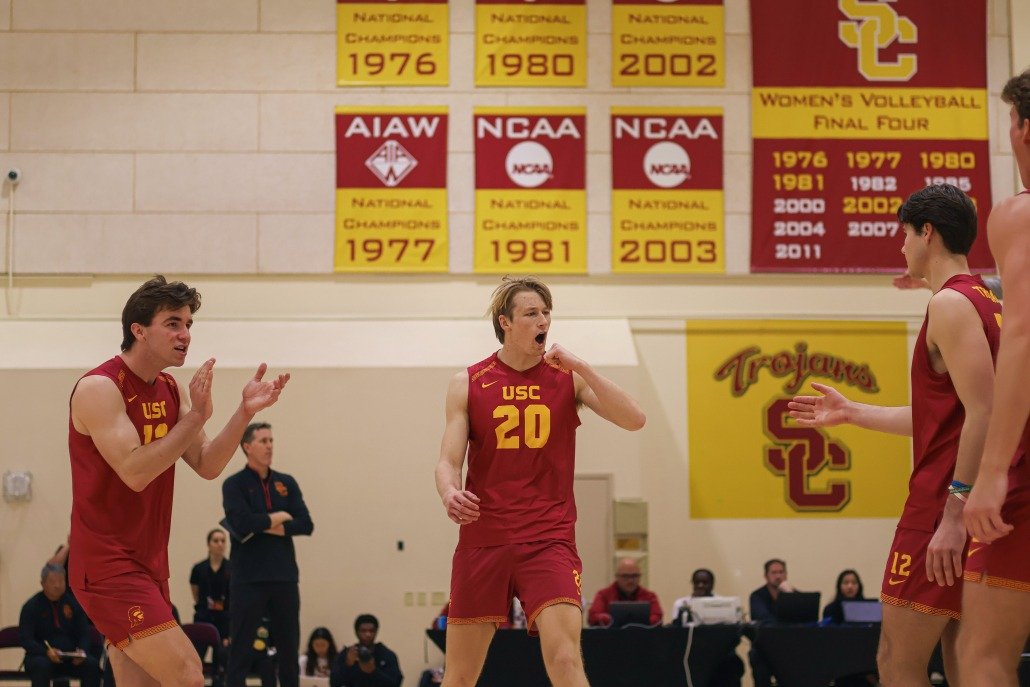 Men’s volleyball sweeps Dominican, extends undefeated streak